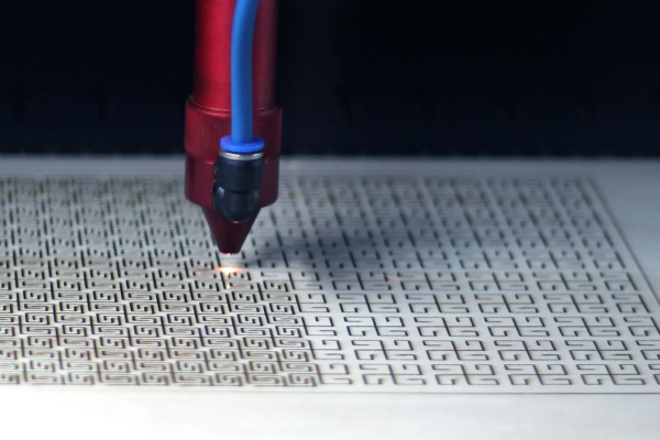 Découpeuse et graveuse laser